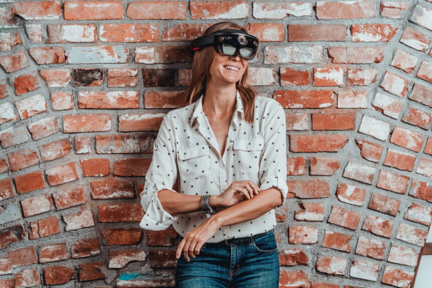 VR/AR 腕带 TapXR 可将任何接触面变成键盘