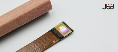 JBD首发单片全彩垂直堆叠Micro LED原型