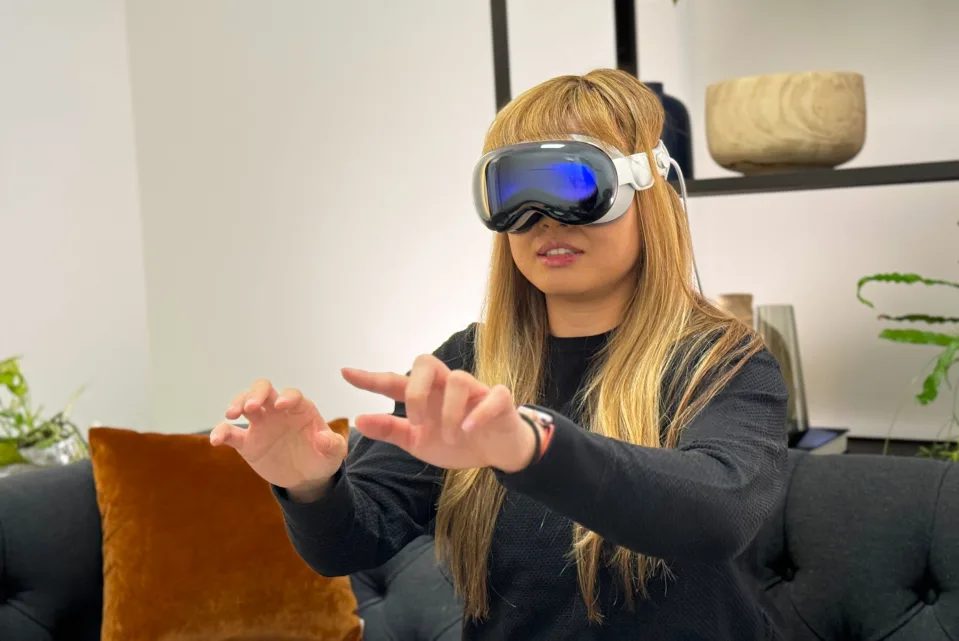 Apple Vision Pro 上手体验：身临其境的视频、Disney+ 应用程序、打字体验等