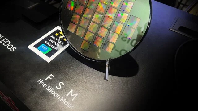 三星展示用于 XR 头显和步枪瞄准镜的 OLED 微显示器